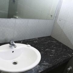 Отель Yoho Hotel Sunshine Шри-Ланка, Коломбо - отзывы, цены и фото номеров - забронировать отель Yoho Hotel Sunshine онлайн ванная фото 2