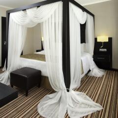 Гостиница Courtyard by Marriott Санкт-Петербург Пушкин сейф в номере
