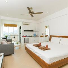 Апартаменты Patong Studio Apartments комната для гостей
