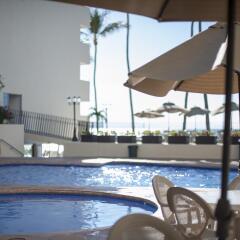 Отель San Marino Vallarta Centro Beach Front Пуэрто-Вальярта бассейн фото 3