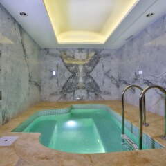 Oran Hotel бассейн