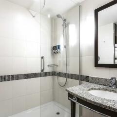 Отель Hampton by Hilton Liverpool/John Lennon Airport Великобритания, Ливерпуль - отзывы, цены и фото номеров - забронировать отель Hampton by Hilton Liverpool/John Lennon Airport онлайн ванная