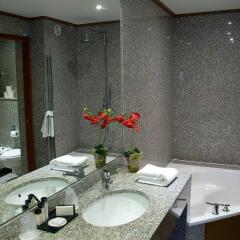 Отель Hôtel Goldstar Resort & Suites спа