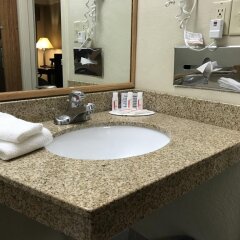 Отель Days Inn Bloomington West Блумингтон ванная