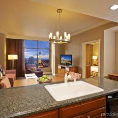 Отель Hilton Grand Vacations on the Las Vegas Strip США, Лас-Вегас - 8 отзывов об отеле, цены и фото номеров - забронировать отель Hilton Grand Vacations on the Las Vegas Strip онлайн комната для гостей фото 5