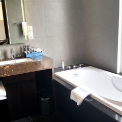 Отель Novotel Suites Hanoi ванная