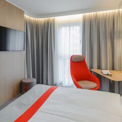 Отель Holiday Inn Express Berlin - Alexanderplatz, an IHG Hotel Германия, Берлин - 3 отзыва об отеле, цены и фото номеров - забронировать отель Holiday Inn Express Berlin - Alexanderplatz, an IHG Hotel онлайн комната для гостей фото 4