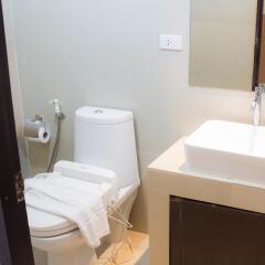 Отель Thonglor Suites Бангкок ванная