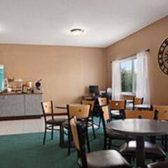 Отель Days Inn & Suites Romeoville гостиничный бар