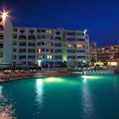 Отель Aquamarina Beach Hotel Мексика, Канкун - отзывы, цены и фото номеров - забронировать отель Aquamarina Beach Hotel онлайн вид на фасад