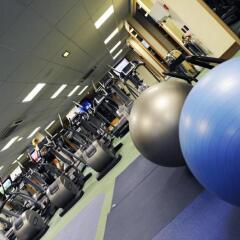 Village Hotel Warrington фитнесс-зал фото 4