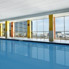 Отель DoubleTree by Hilton Silver Spring бассейн