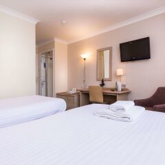 The Gardens Hotel удобства в номере