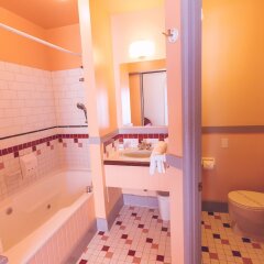 Отель The Bedford Regency Hotel Канада, Виктория - отзывы, цены и фото номеров - забронировать отель The Bedford Regency Hotel онлайн ванная фото 2