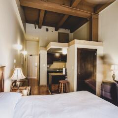 Отель Swans Brewery, Pub and Hotel Канада, Виктория - отзывы, цены и фото номеров - забронировать отель Swans Brewery, Pub and Hotel онлайн сейф в номере