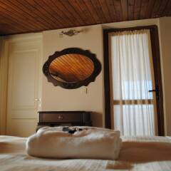 Silenos Boutique Hotel сейф в номере