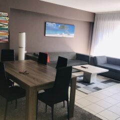 Апартаменты Renovated Apartment In Antwerp Антверпен гостиничный бар