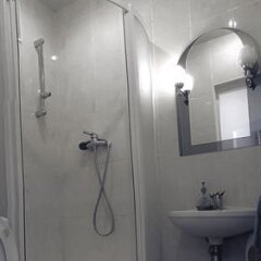 Гостиница Sevastopol Apartments в Севастополе отзывы, цены и фото номеров - забронировать гостиницу Sevastopol Apartments онлайн Севастополь ванная