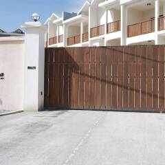 Отель Nianna Coral Bay Deluxe Townhouse парковка