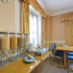 Seymour Hotel питание