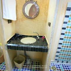 Отель Chez Family Bidouin Merzouga Марокко, Мерзуга - отзывы, цены и фото номеров - забронировать отель Chez Family Bidouin Merzouga онлайн ванная