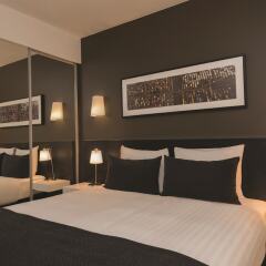 Отель Adina Apartment Hotel Berlin Hackescher Markt Германия, Берлин - 2 отзыва об отеле, цены и фото номеров - забронировать отель Adina Apartment Hotel Berlin Hackescher Markt онлайн комната для гостей фото 5