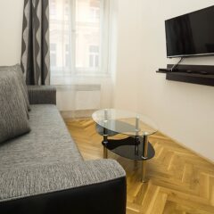 Апартаменты Black & White Apartment by Venceslas Sq. комната для гостей фото 5