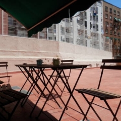 Serendipity Hostel Barcelona балкон