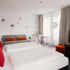 Отель Vienna House Easy Leipzig Германия, Лейпциг - 2 отзыва об отеле, цены и фото номеров - забронировать отель Vienna House Easy Leipzig онлайн комната для гостей фото 3