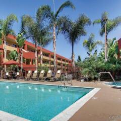 Отель La Quinta Inn & Suites San Diego SeaWorld/Zoo Area бассейн фото 3
