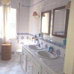Отель House With 5 Bedrooms in Arcos, With Private Pool, Furnished Terrace a ванная