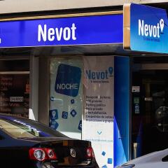 Отель Hostal Nevot городской автобус