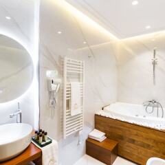 Отель La Suite Boutique Hotel Албания, Тирана - отзывы, цены и фото номеров - забронировать отель La Suite Boutique Hotel онлайн ванная фото 2