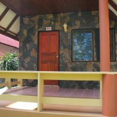 Отель D.R. Lanta Bay Resort балкон