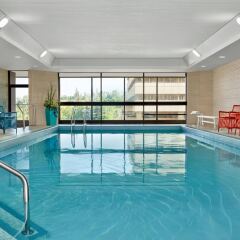 Отель Delta Hotels by Marriott Calgary Downtown Канада, Калгари - отзывы, цены и фото номеров - забронировать отель Delta Hotels by Marriott Calgary Downtown онлайн бассейн фото 2