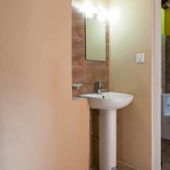 Отель Kathmandu CityHill Studio Apartment Непал, Катманду - отзывы, цены и фото номеров - забронировать отель Kathmandu CityHill Studio Apartment онлайн ванная фото 2