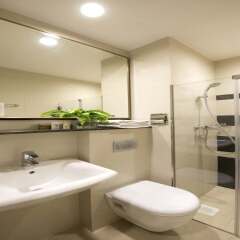 V Hotel Bencoolen ванная