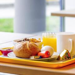 Отель ibis budget Brugge Centrum Station в номере