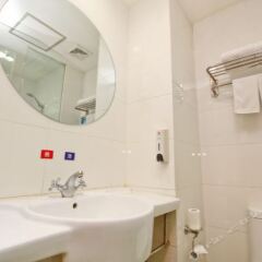 Отель Hanting Hotel (Xi'an Longshou North Road) Китай, Сиань - отзывы, цены и фото номеров - забронировать отель Hanting Hotel (Xi'an Longshou North Road) онлайн ванная фото 2