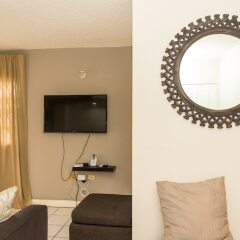 Отель Kingston Most Centrally Located Two Bdrm удобства в номере