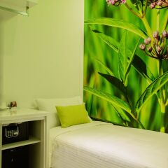 J8 Hotel сейф в номере