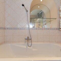 Отель Appartement Minuetto - 5 Stars Holiday House Ницца ванная фото 2