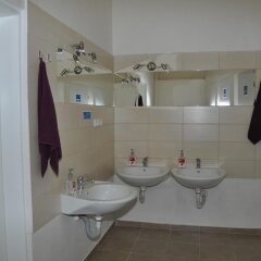 Отель Hostel One Home Чехия, Прага - отзывы, цены и фото номеров - забронировать отель Hostel One Home онлайн ванная