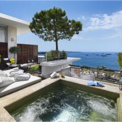 Le Grand Hotel Cannes бассейн
