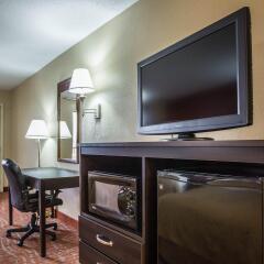 Отель Quality Inn And Suites Monroe удобства в номере