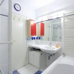 Отель Mariahilf - 4rooms4you Австрия, Вена - отзывы, цены и фото номеров - забронировать отель Mariahilf - 4rooms4you онлайн ванная