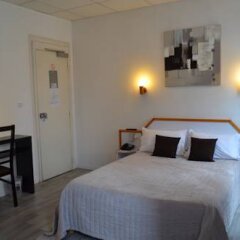 Hotel de La Croix de Malte in Cherbourg, France from 78$, photos, reviews - zenhotels.com guestroom