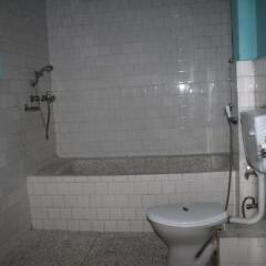 Отель Travellers Dorm Bed & Breakfast Непал, Катманду - отзывы, цены и фото номеров - забронировать отель Travellers Dorm Bed & Breakfast онлайн ванная фото 2