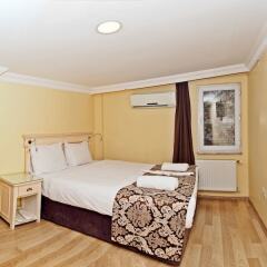 The Queen Hotel сейф в номере