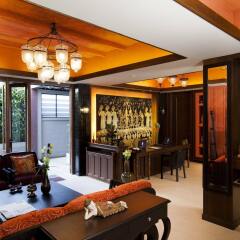 Отель Baan Wanglang Riverside Бангкок в номере